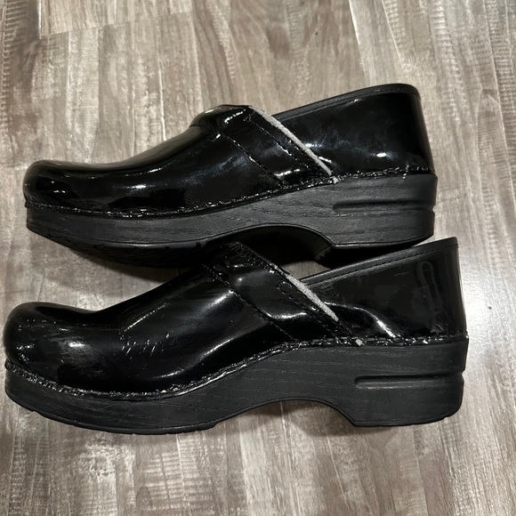 Dansko Professional Black Patent Clog - Picture 3 of 5